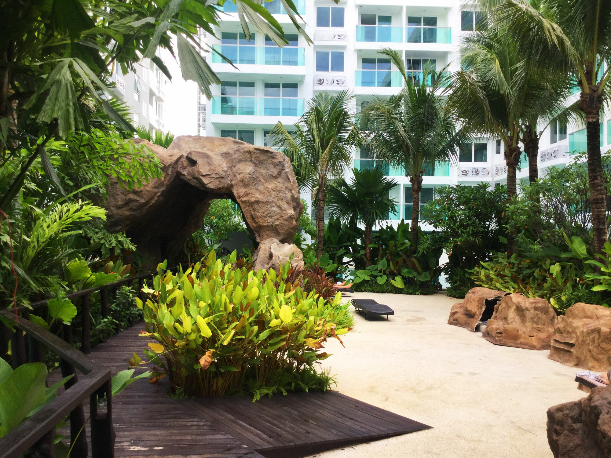 Amazon Residence By Pattaya Sunny Rentals Praia de Jomtien Exterior foto